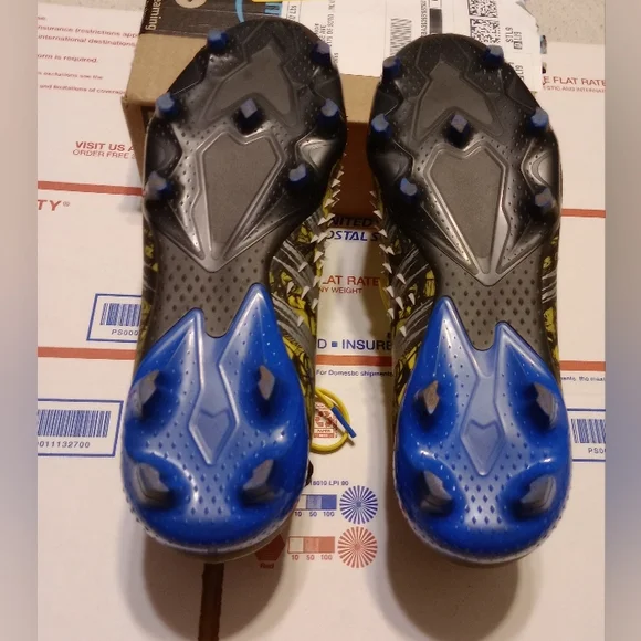 ADIDAS PREDATOR MARVEL WOLVERINE CLEATS - Picture 9 of 13